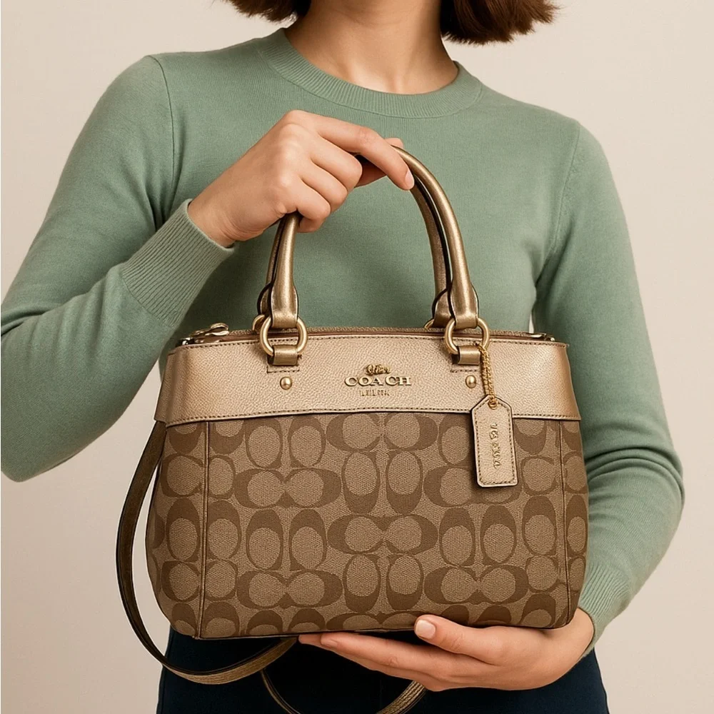 “👜‎ COACH Metallic Gold Signature Bag ✨ Luxury Chic & Classic Style 💫”